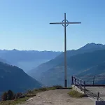Mit Schoener Sicht Auf Bergpanorama Und Uebers Tal Appartement Ernen