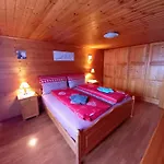 Mit Schoener Sicht Auf Bergpanorama Und Uebers Tal Appartement *