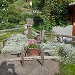 Mit Schoener Sicht Auf Bergpanorama Und Uebers Tal Appartement Ernen