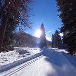 Mit Schoener Sicht Auf Bergpanorama Und Uebers Tal Appartement *