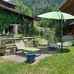 Mit Schoener Sicht Auf Bergpanorama Und Uebers Tal Appartement