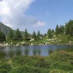 Mit Schoener Sicht Auf Bergpanorama Und Uebers Tal *
