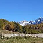 Appartement Mit Schoener Sicht Auf Bergpanorama Und Uebers Tal *