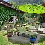 Mit Schoener Sicht Auf Bergpanorama Und Uebers Tal Appartement *