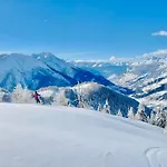 Appartement Mit Schoener Sicht Auf Bergpanorama Und Uebers Tal