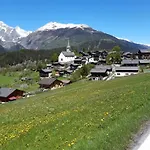 Appartement Mit Schoener Sicht Auf Bergpanorama Und Uebers Tal