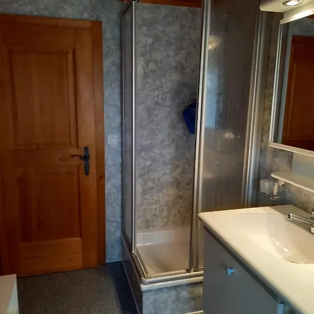 Apartment Mit Schoener Sicht Auf Bergpanorama Und Uebers Tal *