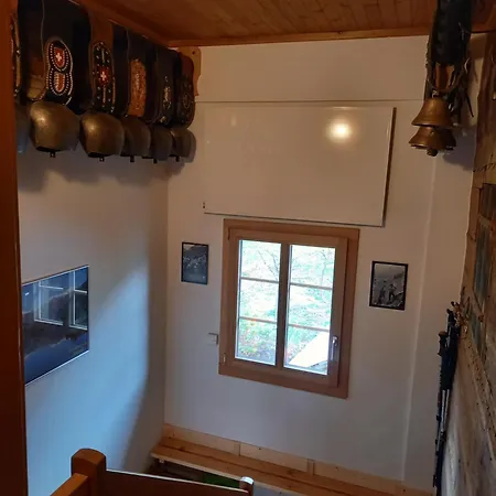 Mit Schoener Sicht Auf Bergpanorama Und Uebers Tal 公寓