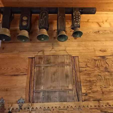 Apartment Mit Schoener Sicht Auf Bergpanorama Und Uebers Tal