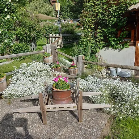 Mit Schoener Sicht Auf Bergpanorama Und Uebers Tal 公寓 Ernen