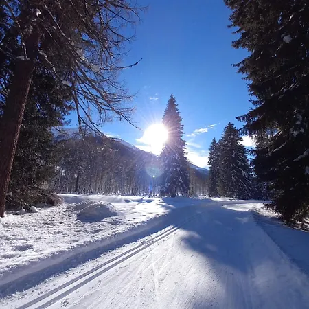 Mit Schoener Sicht Auf Bergpanorama Und Uebers Tal Lägenhet *