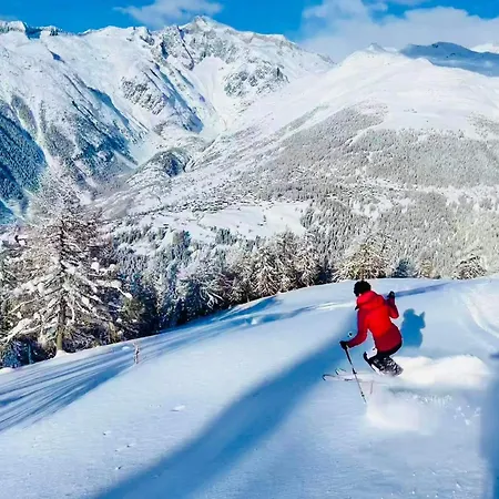 Daire Mit Schoener Sicht Auf Bergpanorama Und Uebers Tal *