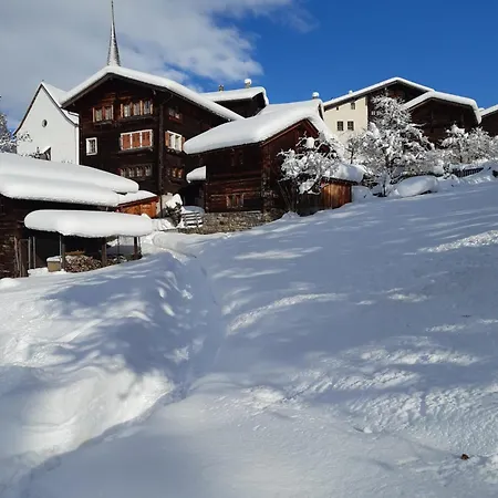 Mit Schoener Sicht Auf Bergpanorama Und Uebers Tal Daire Ernen
