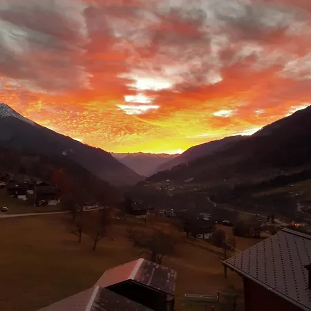 Mit Schoener Sicht Auf Bergpanorama Und Uebers Tal Appartement *