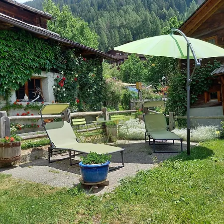 Mit Schoener Sicht Auf Bergpanorama Und Uebers Tal Lejlighed