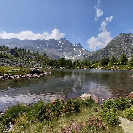 Mit Schoener Sicht Auf Bergpanorama Und Uebers Tal Daire Ernen