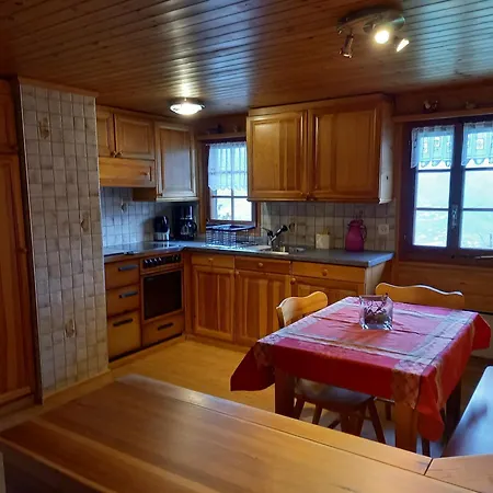 Mit Schoener Sicht Auf Bergpanorama Und Uebers Tal Ernen