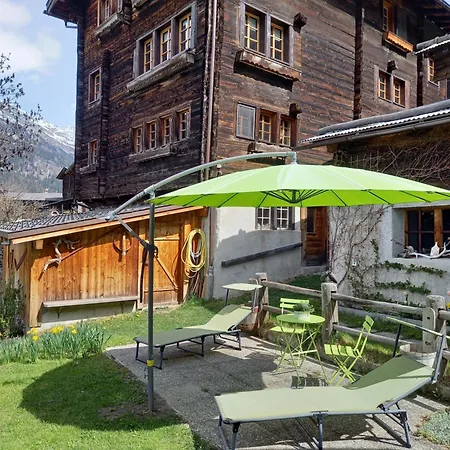 Mit Schoener Sicht Auf Bergpanorama Und Uebers Tal Ernen