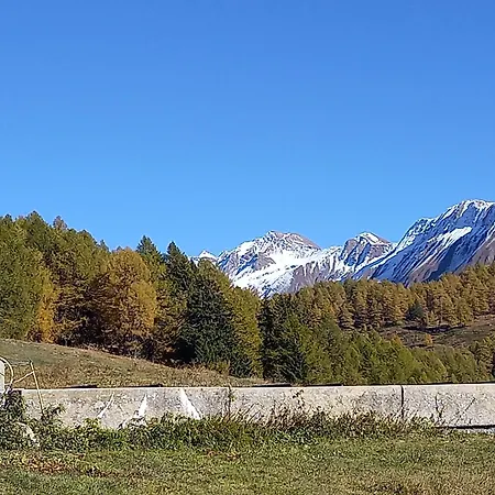 Daire Mit Schoener Sicht Auf Bergpanorama Und Uebers Tal *