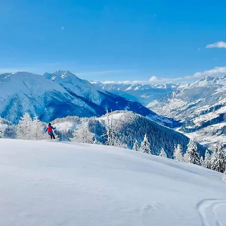 Apartamento Mit Schöner Sicht Auf Bergpanorama Und übers Tal