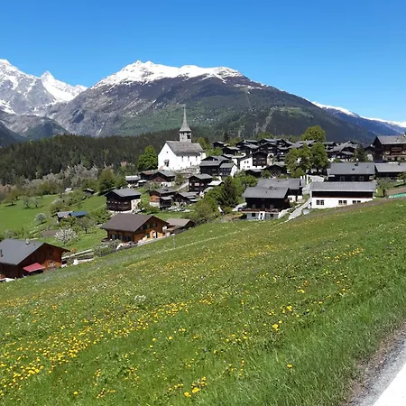 Apartment Mit Schoener Sicht Auf Bergpanorama Und Uebers Tal