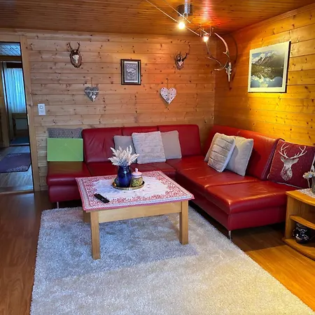 Mit Schöner Sicht Auf Bergpanorama Und übers Tal