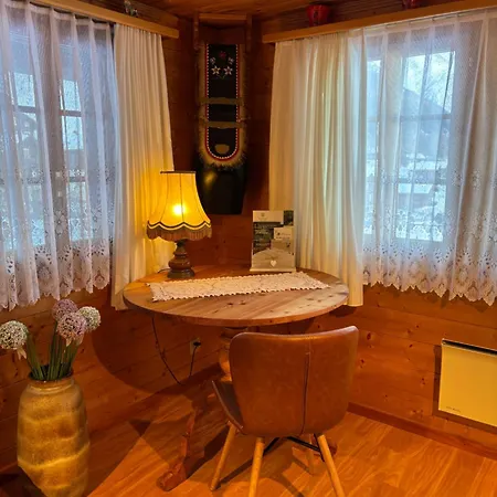 Mit Schoener Sicht Auf Bergpanorama Und Uebers Tal *