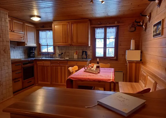 Mit Schoener Sicht Auf Bergpanorama Und Uebers Tal Apartamento Ernen