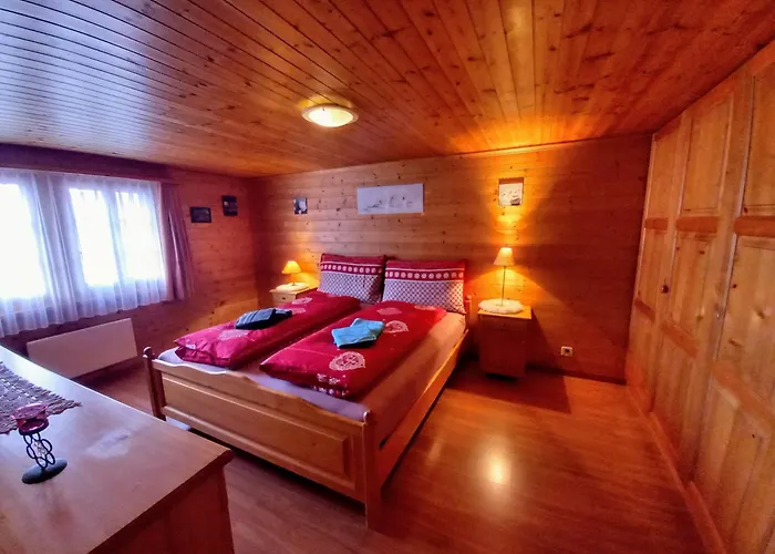 Mit Schoener Sicht Auf Bergpanorama Und Uebers Tal Apartamento