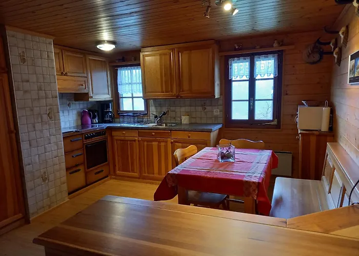 Mit Schoener Sicht Auf Bergpanorama Und Uebers Tal Apartamento