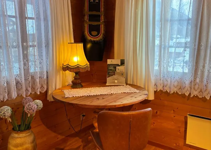 Mit Schoener Sicht Auf Bergpanorama Und Uebers Tal *