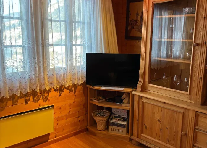 Mit Schoener Sicht Auf Bergpanorama Und Uebers Tal Apartamento Ernen