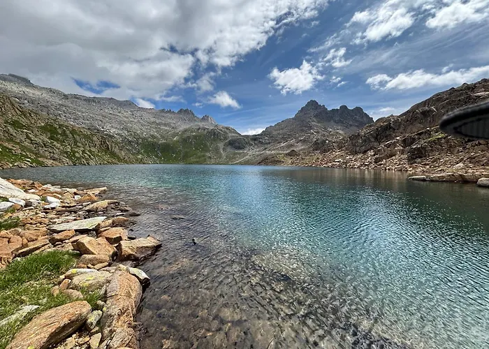 Mit Schoener Sicht Auf Bergpanorama Und Uebers Tal Διαμέρισμα Ernen