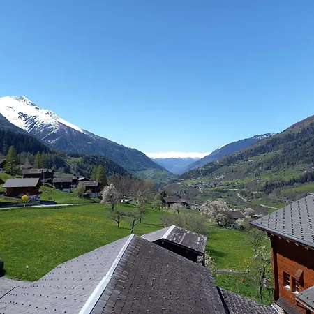 Mit Schoener Sicht Auf Bergpanorama Und Uebers Tal Апартаменты