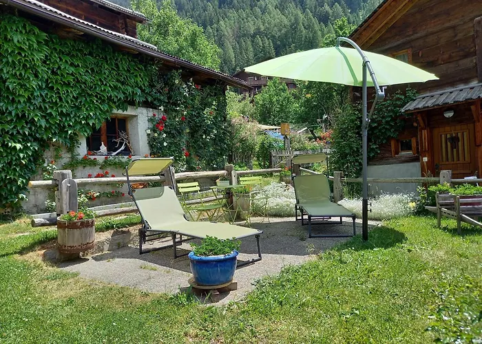 Mit Schoener Sicht Auf Bergpanorama Und Uebers Tal Апартаменты