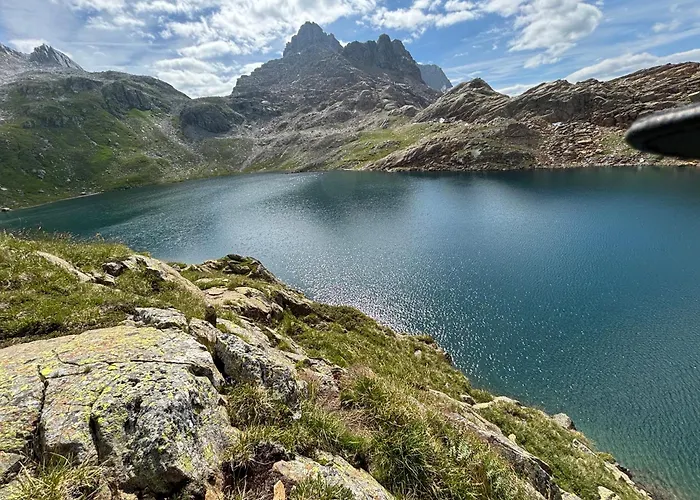 Mit Schoener Sicht Auf Bergpanorama Und Uebers Tal Апартаменты